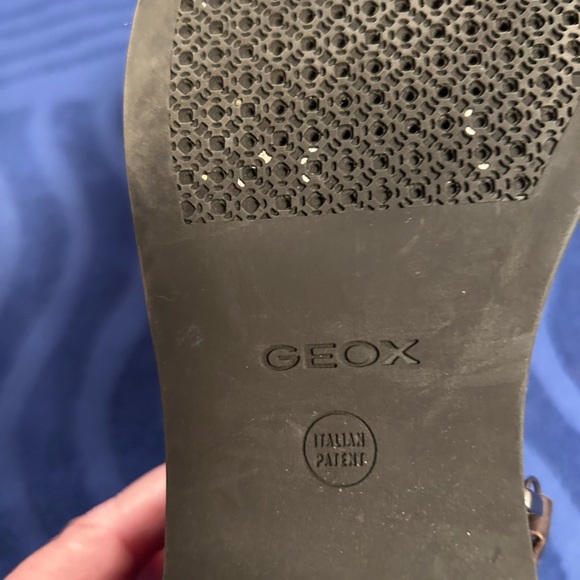 Geox, 39 1/2, size 9 womans, brown short boot, side zippers, flat,worn once, - Picture 6 of 8